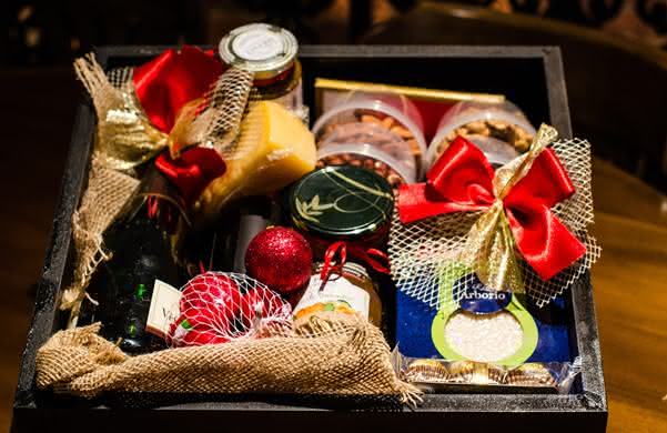 Dourado Cestas | 22 ideias de como montar sua Cesta de Natal bonita e barata