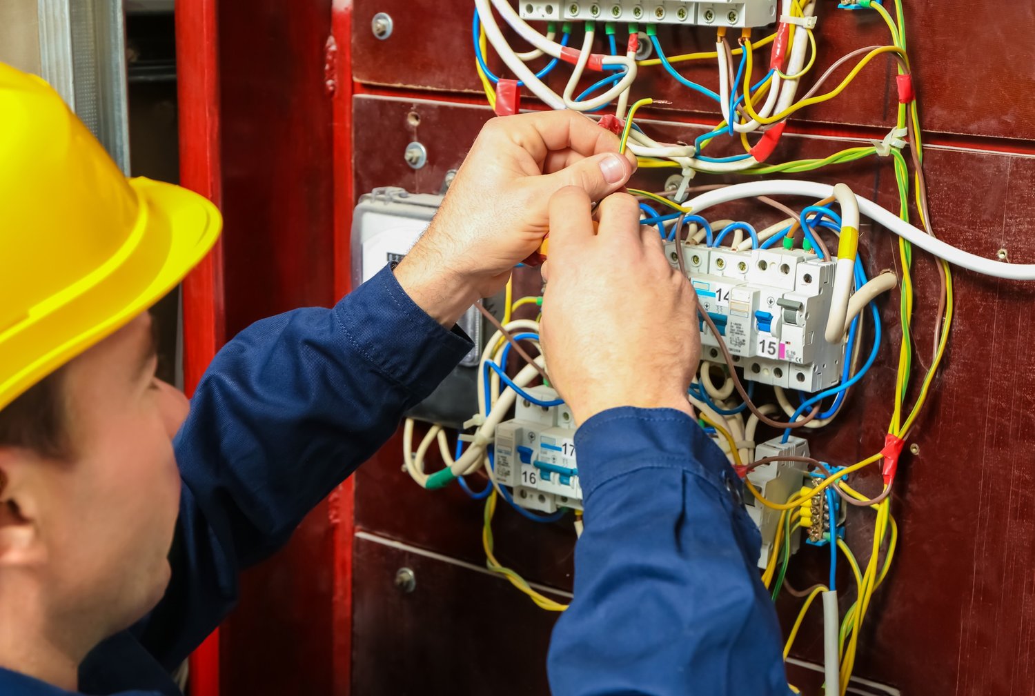 Eletricista: Seu Guia Completo para Soluções Elétricas Residenciais, Comerciais e Industriais