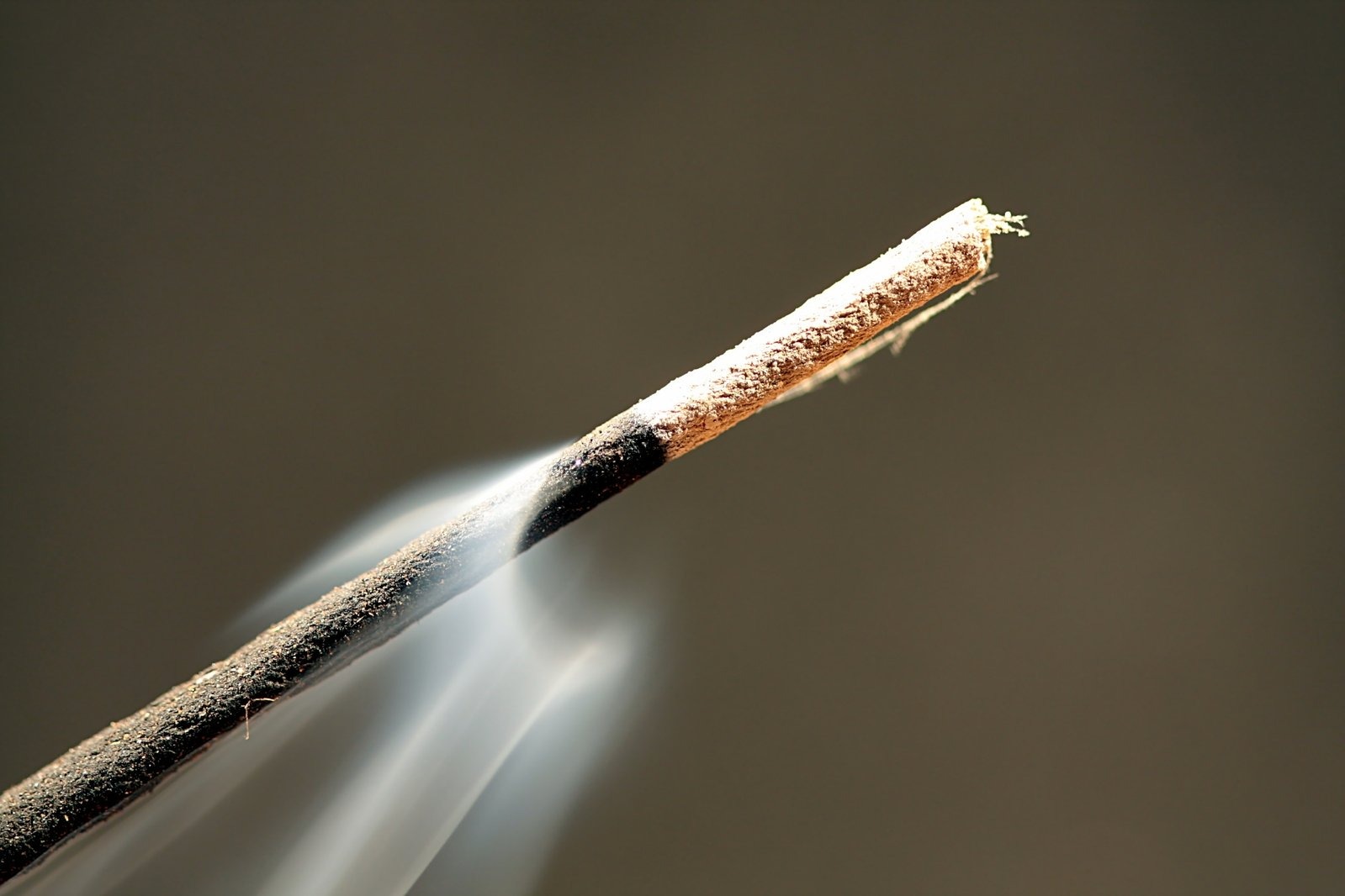 Os Benefícios do Incenso e da Aromaterapia na Limpeza Espiritual